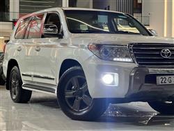 تۆیۆتا لاند کروزەر